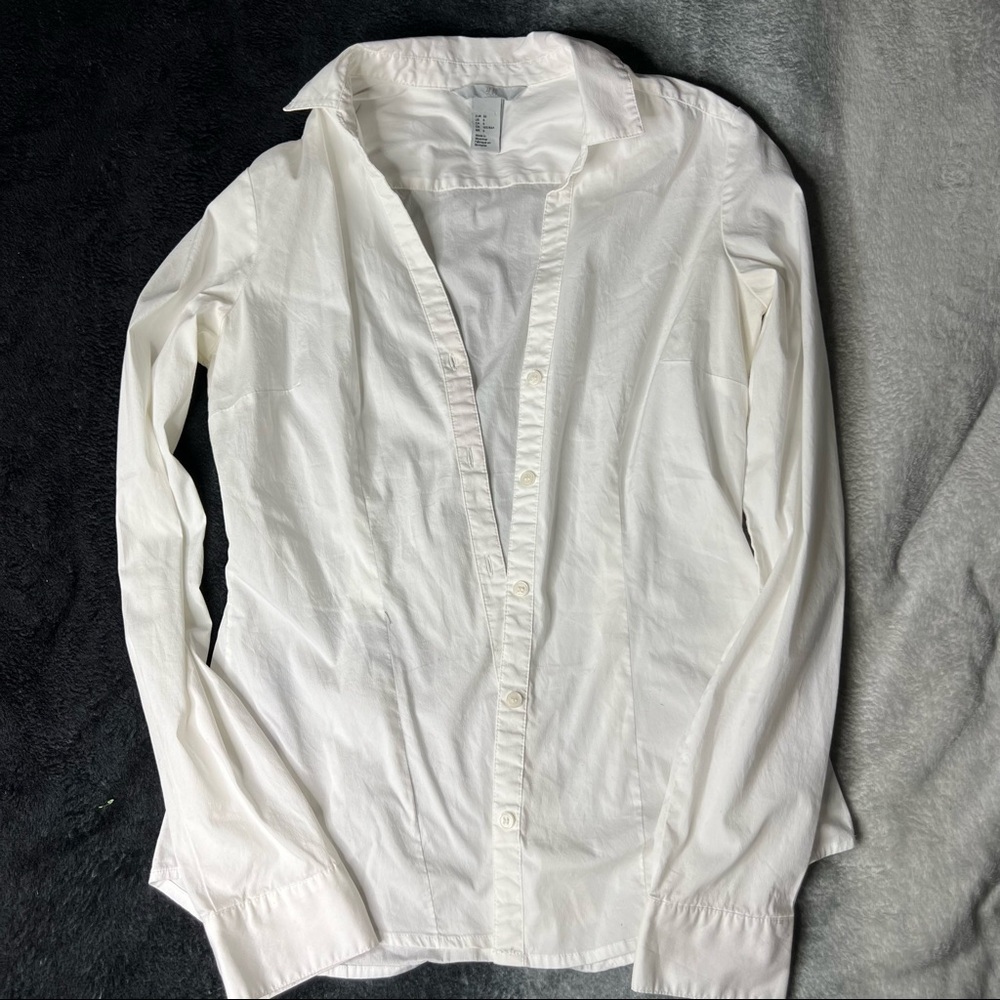 ✨slim fit v neck blouse✨